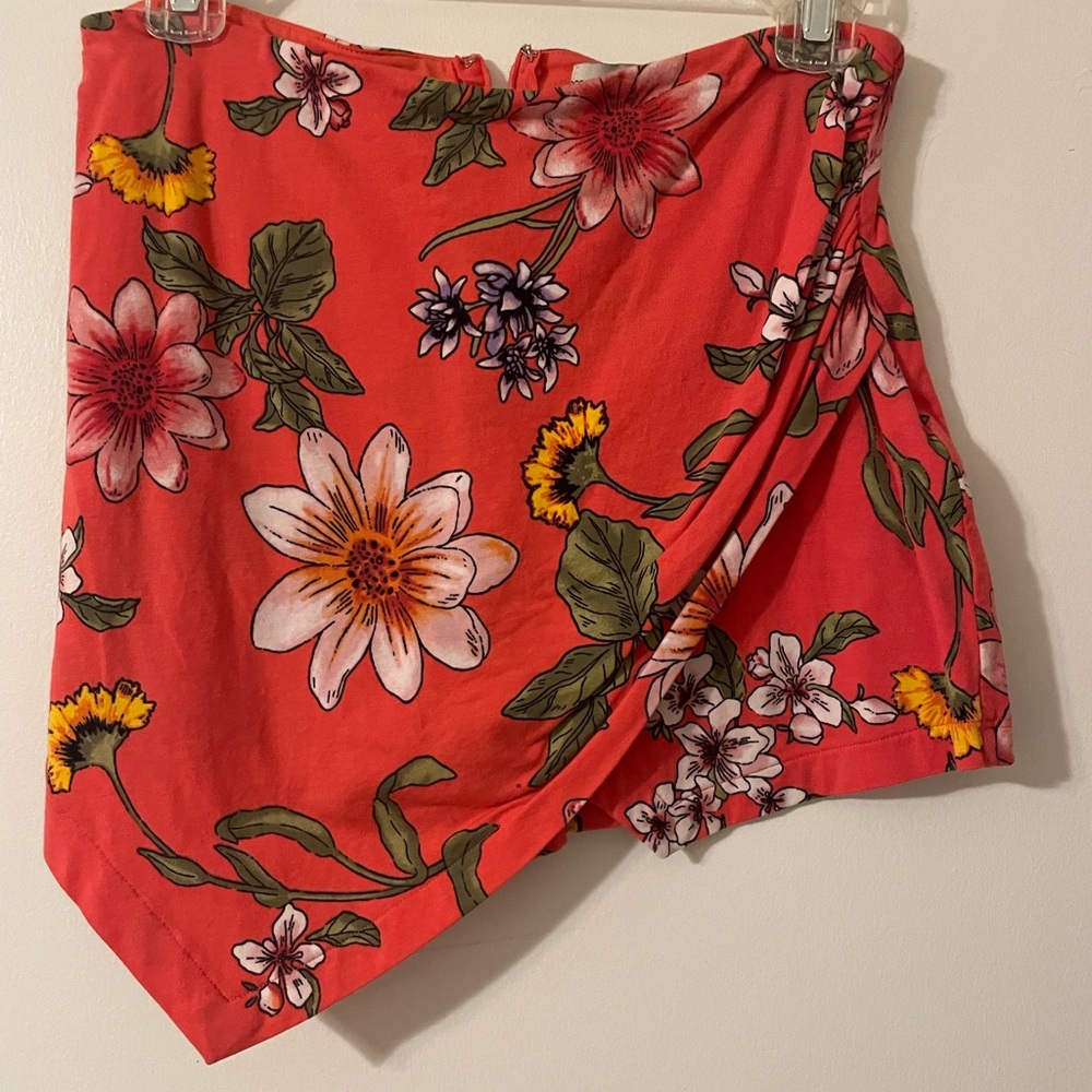 GUESS floral skort